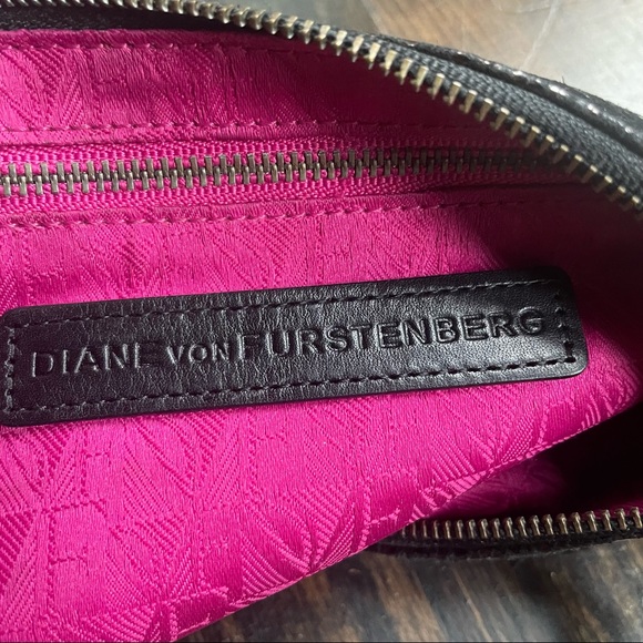 Beautiful Diane Von Furstenberg Wristlet - Picture 5 of 6